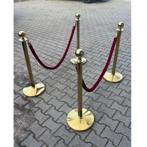 Afzetpaaltjes met koord Afzetpaaltjes met koord